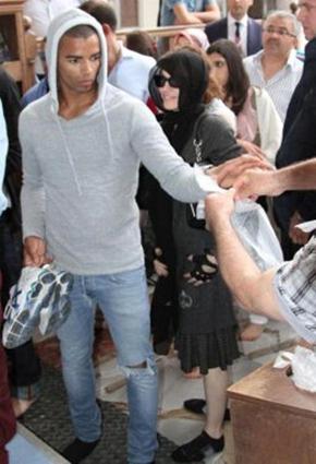 مادونا بالحجاب... في تركيا